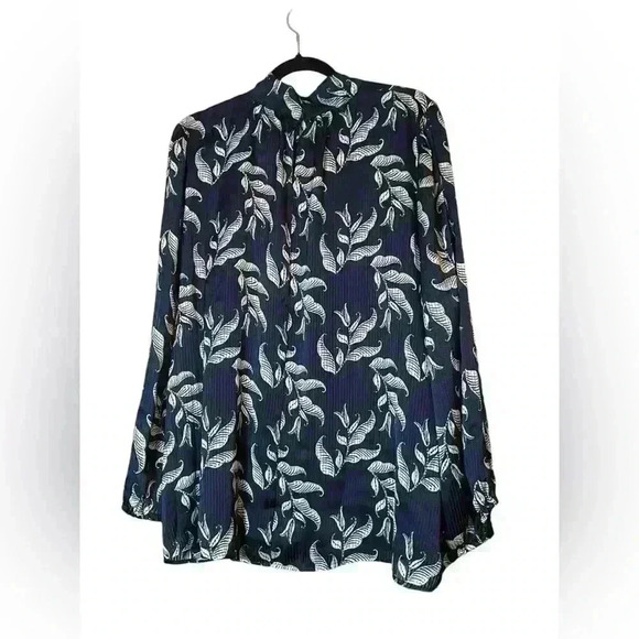 Lane Bryant Business Casual Blouse Mock Neck with Twist Cutout NWT Size 24 - Picture 8 of 16